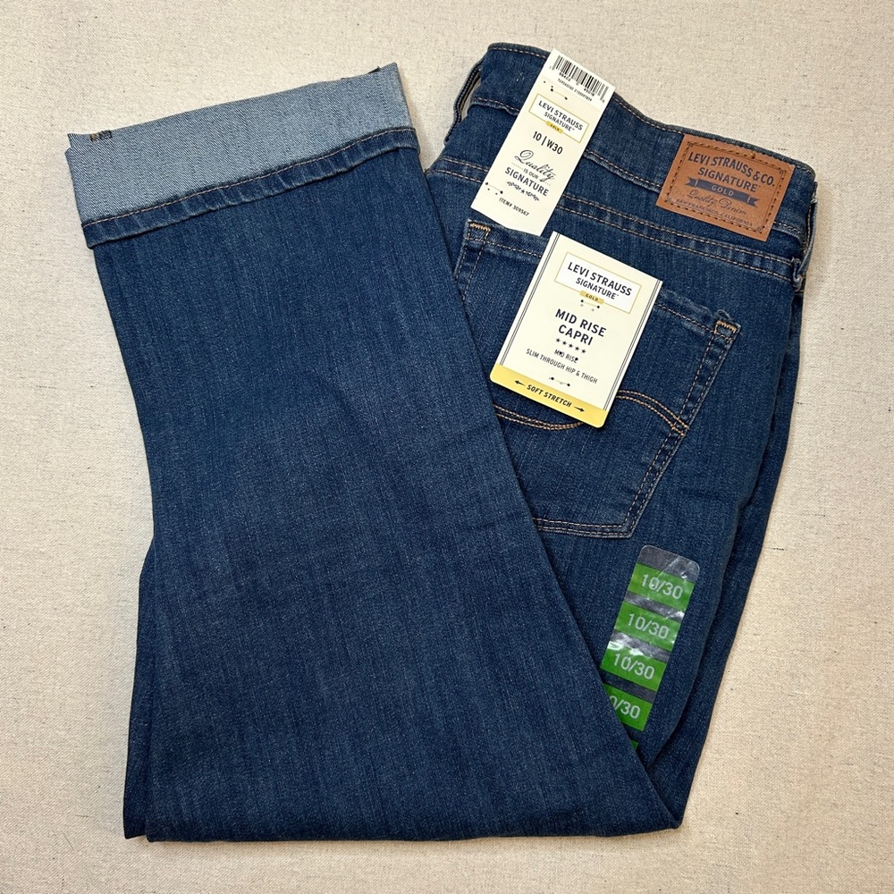 Levi Strauss Signature Women’s 10/W30 New With Tags Blue Mid Rise Capri Jeans - Picture 2 of 11